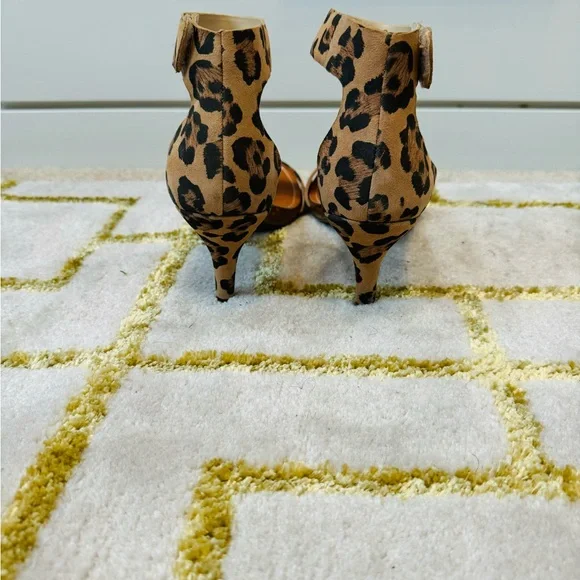 Vince Camuto Leopard Print Ankle Strap Kitten Heel - Size 8.5 Wide fit. - Picture 2 of 5